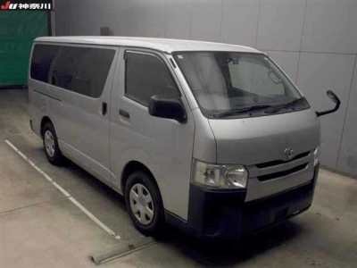 TOYOTA REGIUS VAN