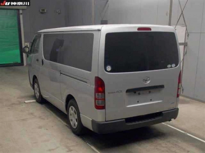 TOYOTA REGIUS VAN