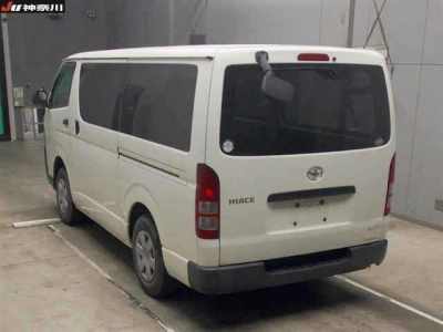 TOYOTA HIACE VAN