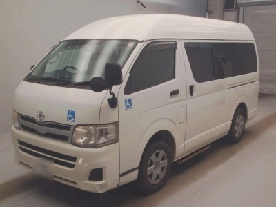 TOYOTA HIACE VAN