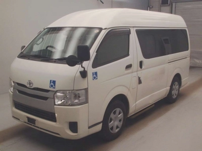 TOYOTA REGIUS VAN