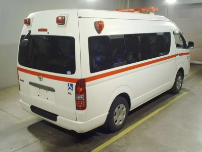 TOYOTA HIACE COMMUTER