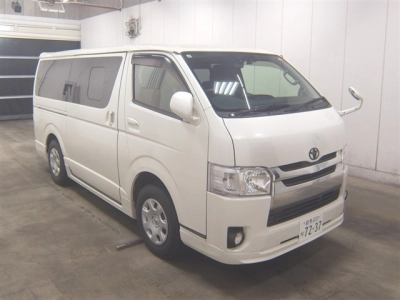 TOYOTA REGIUS VAN
