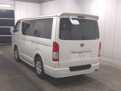 TOYOTA REGIUS VAN