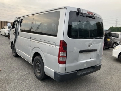 TOYOTA HIACE