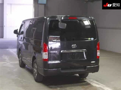 TOYOTA HIACE VAN