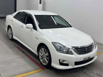 TOYOTA CROWN HYBRID