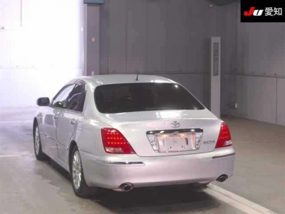 TOYOTA CROWN MAJESTA