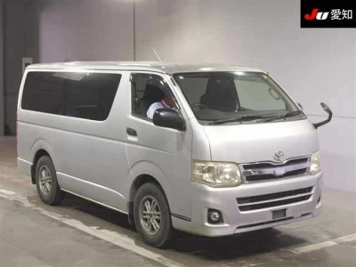 TOYOTA REGIUS VAN