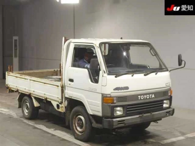 TOYOTA HIACE TRUCK