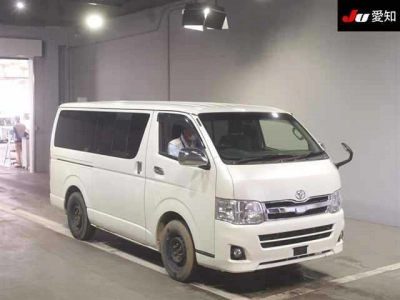 TOYOTA REGIUS VAN