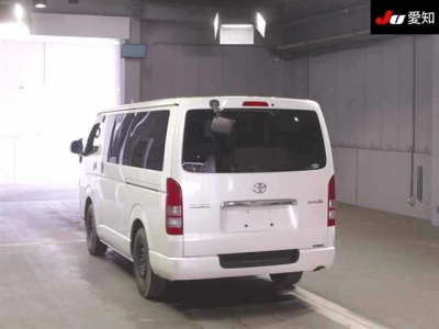 TOYOTA REGIUS VAN