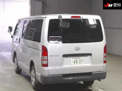 TOYOTA REGIUS VAN