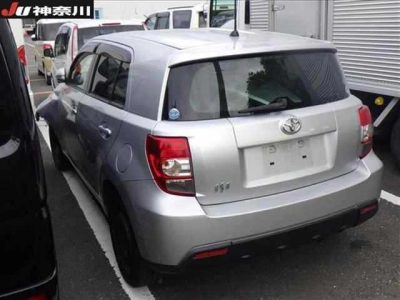 TOYOTA IST