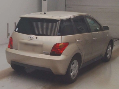 TOYOTA IST