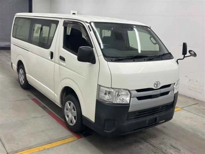 TOYOTA REGIUS VAN