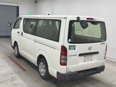 TOYOTA REGIUS VAN