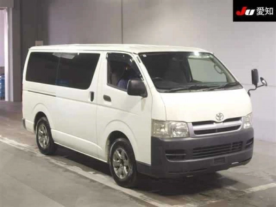 TOYOTA REGIUS VAN