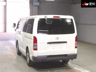 TOYOTA REGIUS VAN