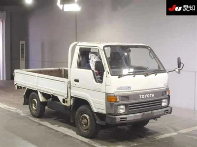 TOYOTA HIACE TRUCK