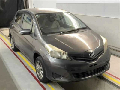 TOYOTA VITZ