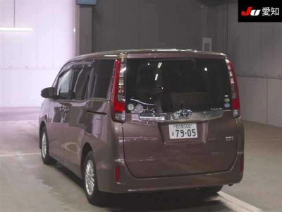 TOYOTA NOAH