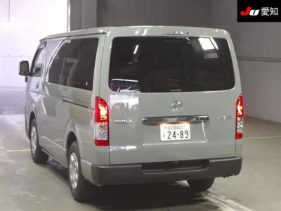 TOYOTA HIACE VAN