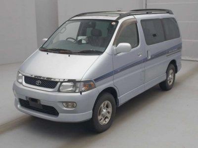 TOYOTA HIACE REGIUS