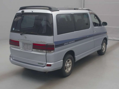 TOYOTA HIACE REGIUS