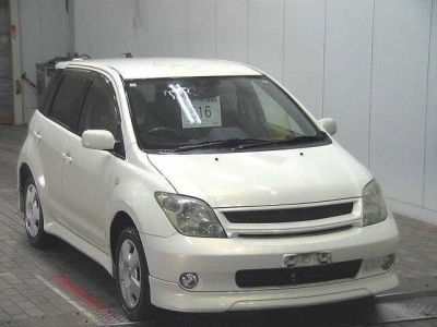 TOYOTA IST