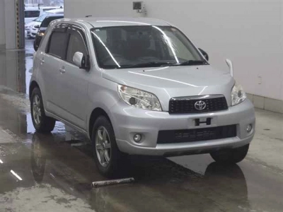 TOYOTA RUSH