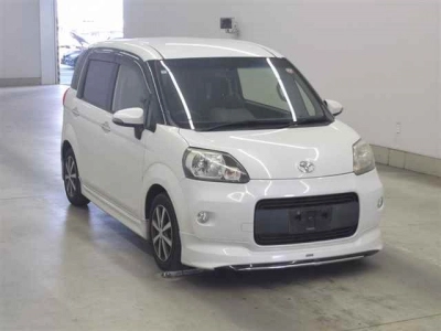 TOYOTA PORTE