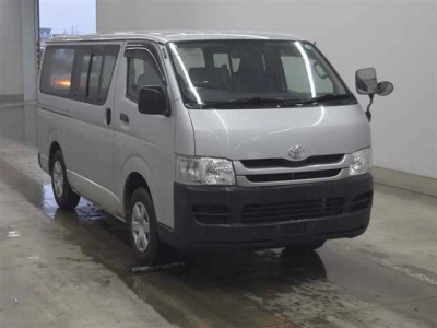 TOYOTA REGIUS VAN