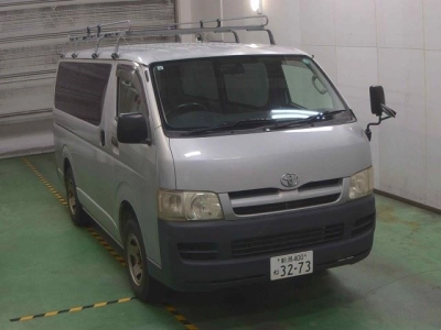 TOYOTA REGIUS VAN