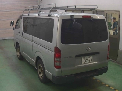 TOYOTA REGIUS VAN