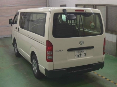 TOYOTA HIACE VAN