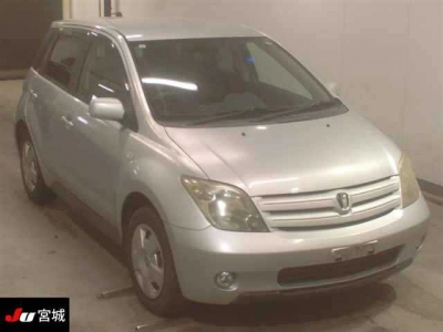 TOYOTA IST