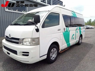 TOYOTA HIACE COMMUTER