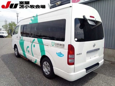 TOYOTA HIACE COMMUTER