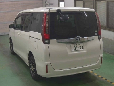 TOYOTA NOAH