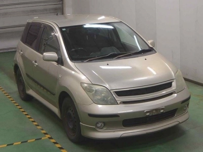 TOYOTA IST