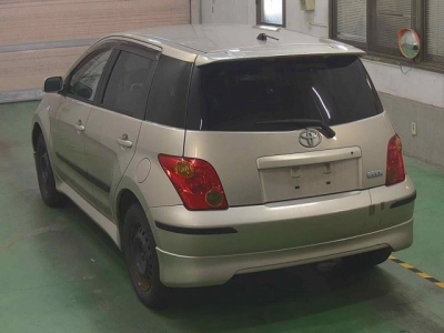 TOYOTA IST