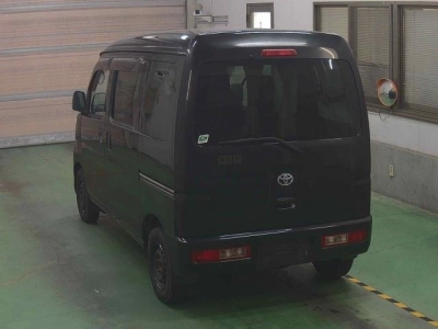 TOYOTA PIXIS VAN