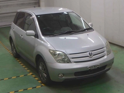 TOYOTA IST