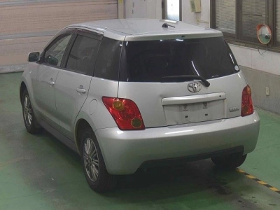 TOYOTA IST