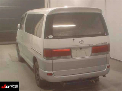 TOYOTA HIACE REGIUS