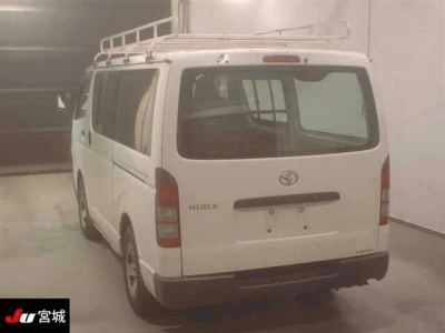 TOYOTA HIACE VAN
