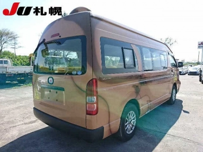 TOYOTA HIACE COMMUTER