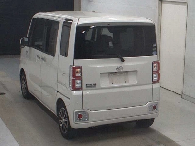 TOYOTA PIXIS MEGA