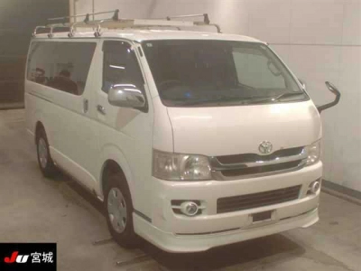 TOYOTA HIACE VAN